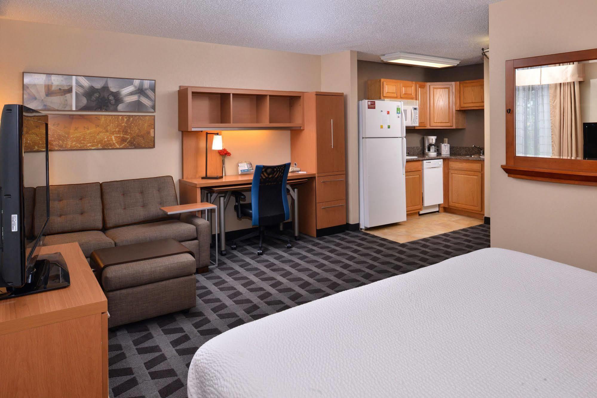 Towneplace Suites Detroit Warren Exteriör bild